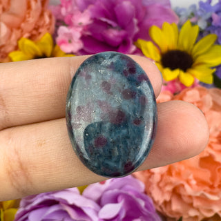 Ruby Kyanite 20.5x29mm Oval Cabachon