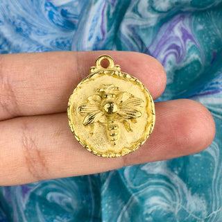 20mm Bee Pendant Hammered - Gold
