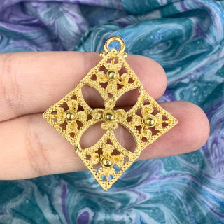 35mm Filigree 4 Corner Pendant - gold