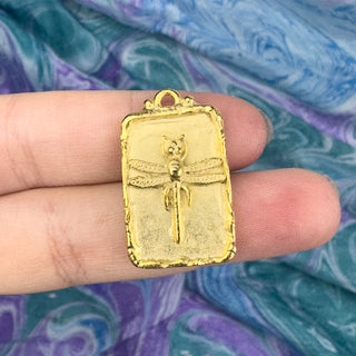 25x17mm Dragonfly Pendant Hammered - Gold