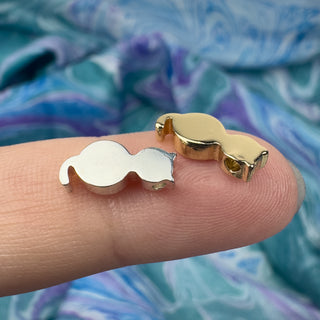 12.5x5.5mm Cat Charm - Side View