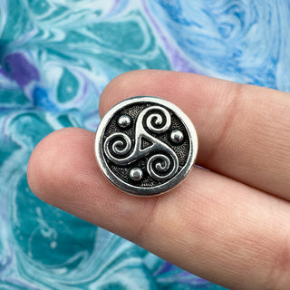 Triskele Button Tierracast - Antique Silver