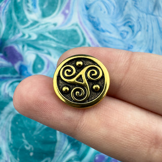 Triskele Button Tierracast - Antique Gold