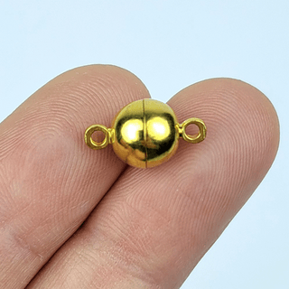 gold magnet on fingers