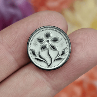 Gentian Flower Button 16mm, White & Antique Silver