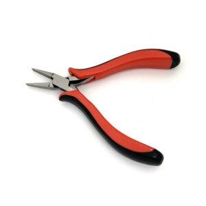Jewelry making pliers with a flat nose.